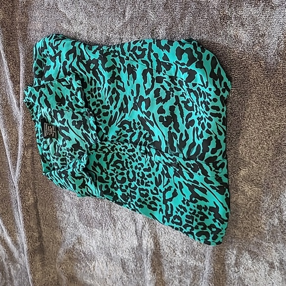 WAS  $68. TORRID Hi/lo Green/Black  sheer top size 2 - Picture 2 of 15